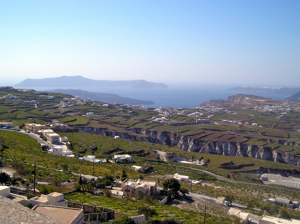Assyrtiko vineyards on Santorini. By Woodlet